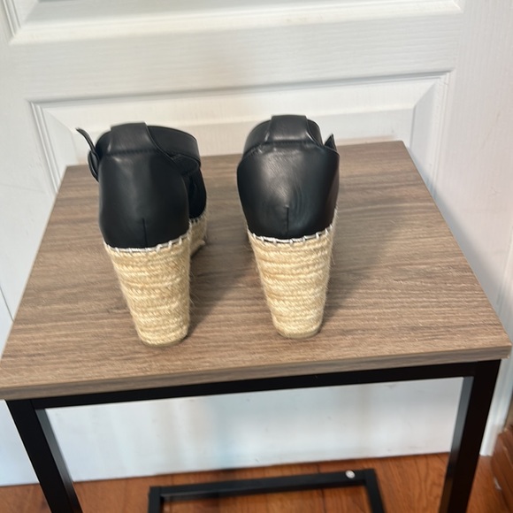 STEVE MADDEN JAYLEN WOVEN PLATFORM WEDGE BLACK SANDALS IN SIZE 8 M - Picture 5 of 7